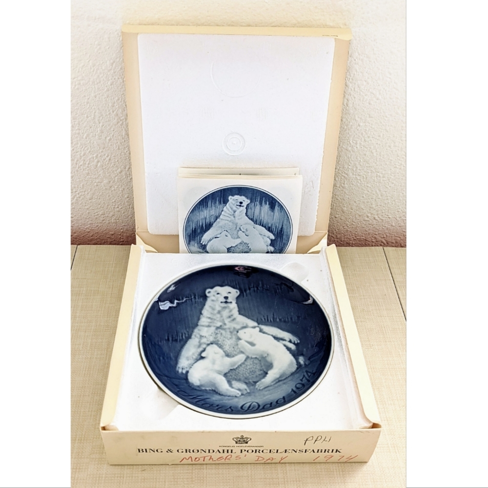 B & G Bing & Grøndahl - Copenhagen Porcelain Collector Plates Mother's Day 1974